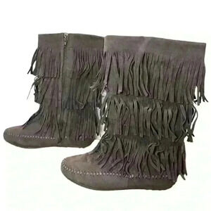 Gray fringe boots size 7